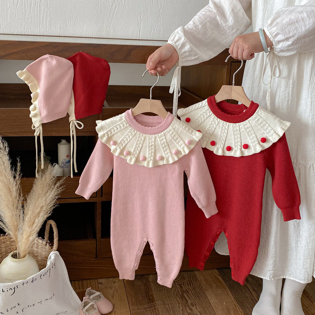 Cute Baby Girl Knit Romper with Turn-down Collar and Pom-pom Detail, Autumn New Style Infant Onesie